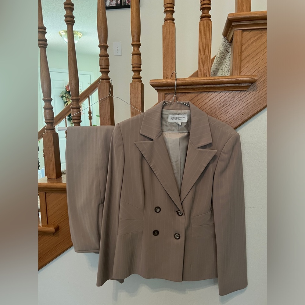 Liz Claiborne 2-piece Suit (10p)